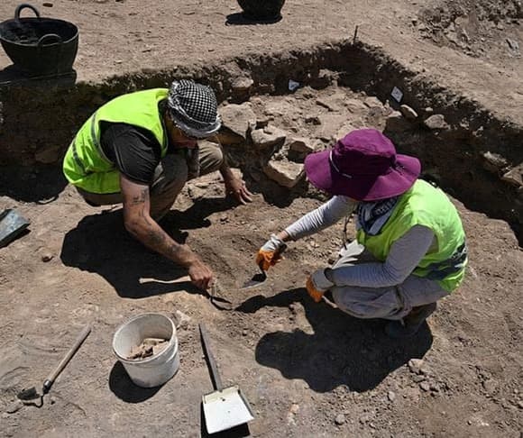 GettyImages-2230597762 Archaeology
