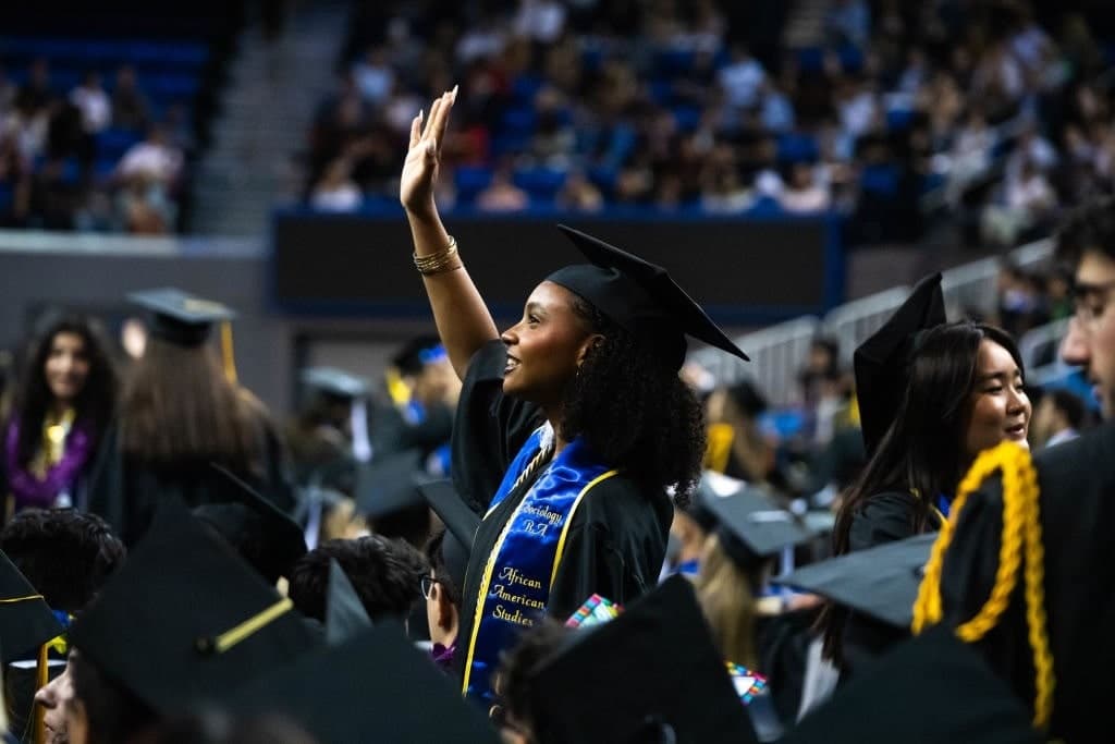 GettyImages-1499075642 college degree
