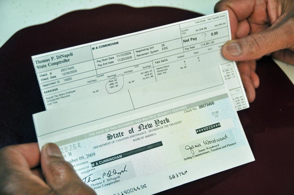 GettyImages-2089864176 paycheck