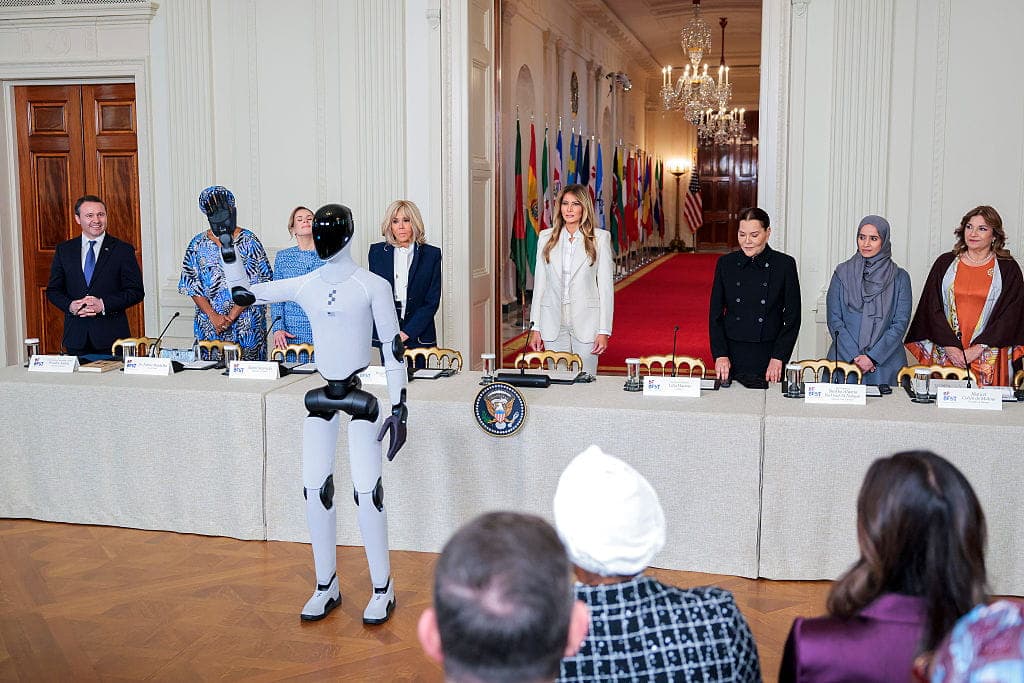 GettyImages-2268337993 robot